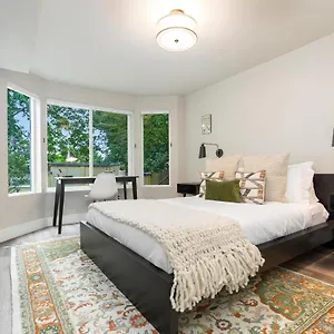 Madison Park With Outdoor Private Garden And Grill 1br 1ba Seattle