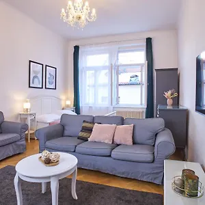 Charles Bridge Premium מלון דירות פראג